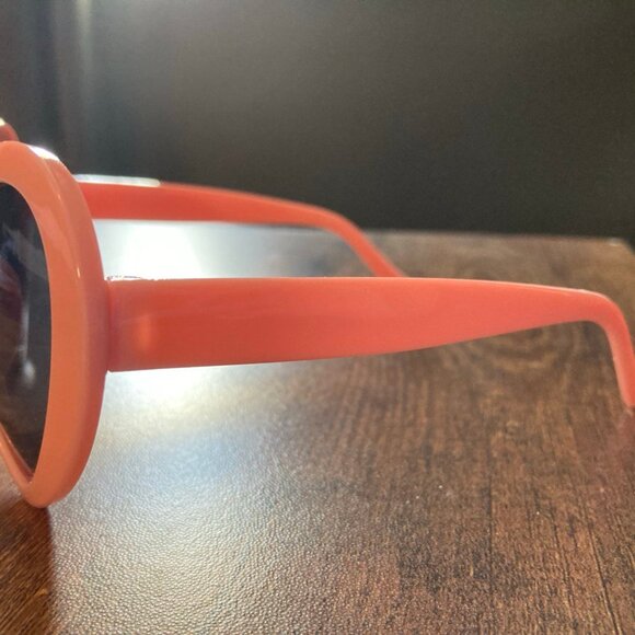 Unbranded Light Pink Women's Heart-Shaped Sunglasses with Gray Lenses - Picture 5 of 6